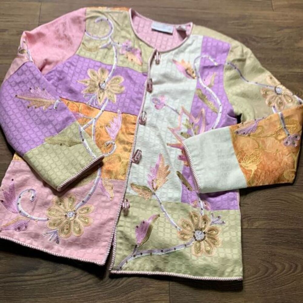 Vintage Color block jacket with unique flower stitching small petite bead closur